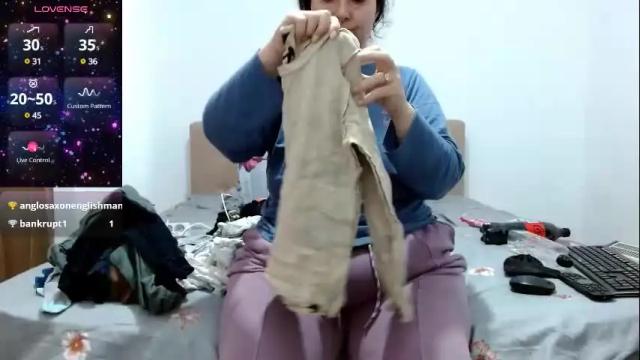 Image 12 of bustyemma Stream on Chaturbate on 1 month ago