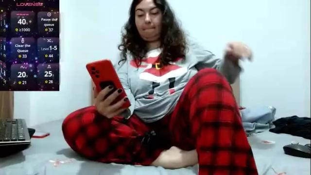 Image 2 of bustyemma Stream on Chaturbate on 29 days ago