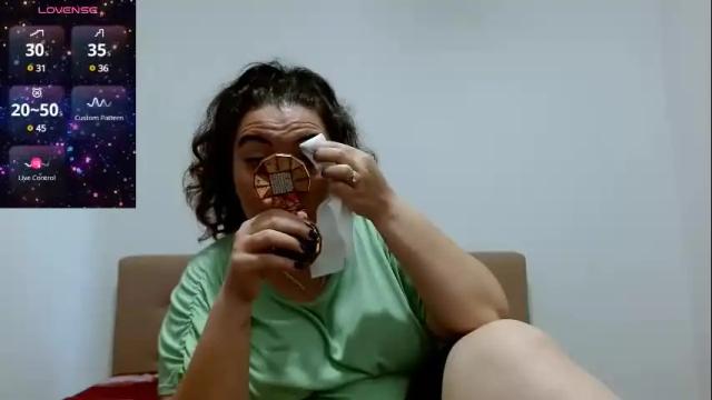 Image 4 of bustyemma Stream on Chaturbate on 10 days ago