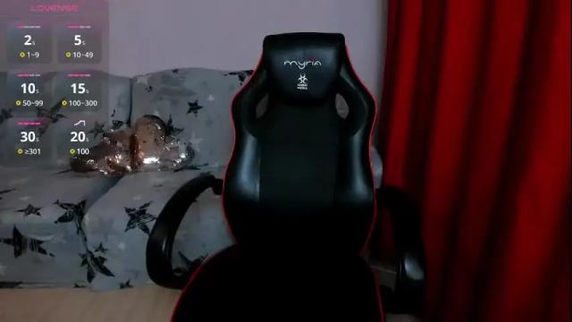 Image 10 of bustylolla Stream on Chaturbate on 5 months ago