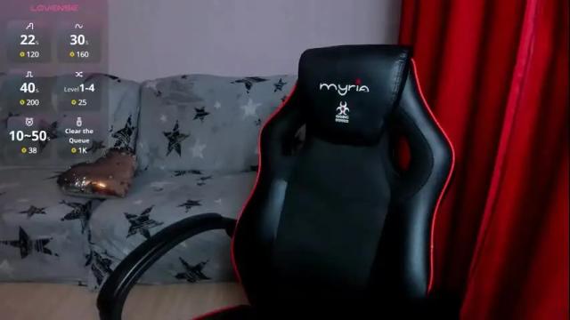 Image 4 of bustylolla Stream on Chaturbate on 3 months ago