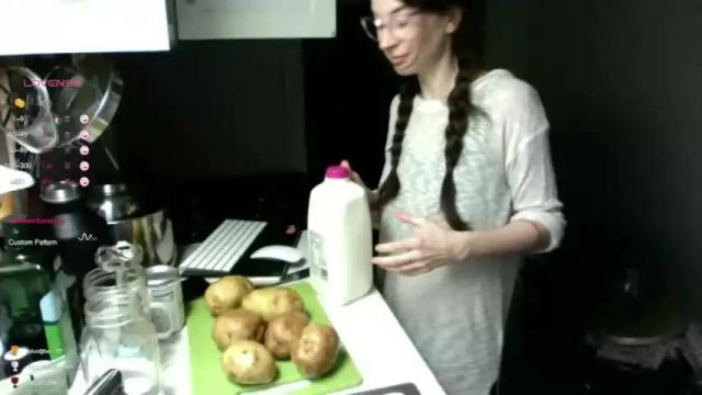Image 3 of butternoodles Stream on Chaturbate on 18 months ago