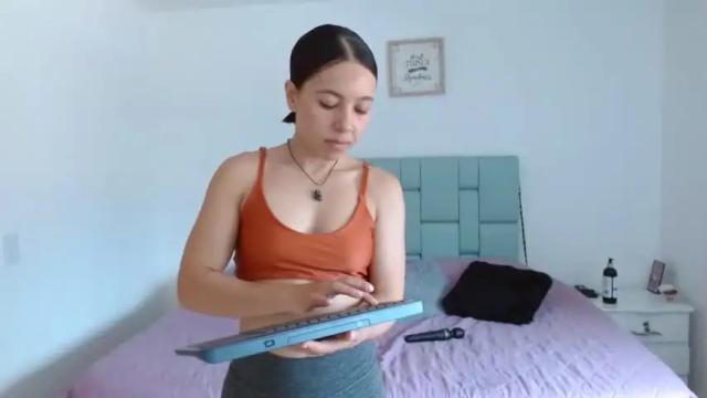 Image 3 of cailyn_briona Stream on Chaturbate on 16 months ago