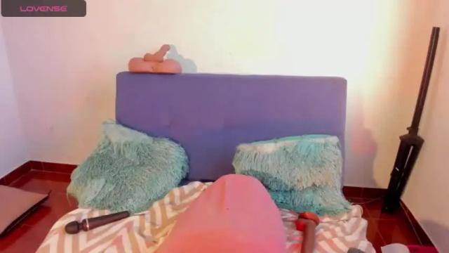 Image 12 of caitlinkay Stream on Chaturbate on 18 months ago