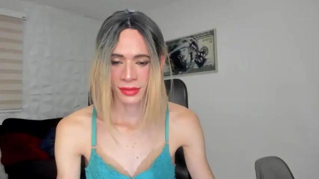 Image 3 of caitlyn_jones Stream on Chaturbate on 15 months ago