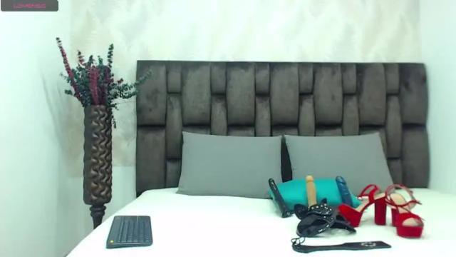Image 7 of caitlyn_jonnes Stream on Chaturbate on 19 months ago