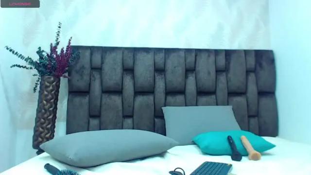 Image 10 of caitlyn_jonnes Stream on Chaturbate on 19 months ago