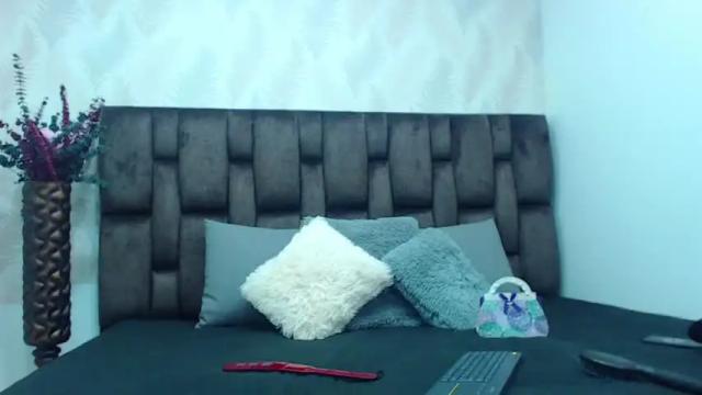 Image 2 of caitlyn_jonnes Stream on Chaturbate on 18 months ago