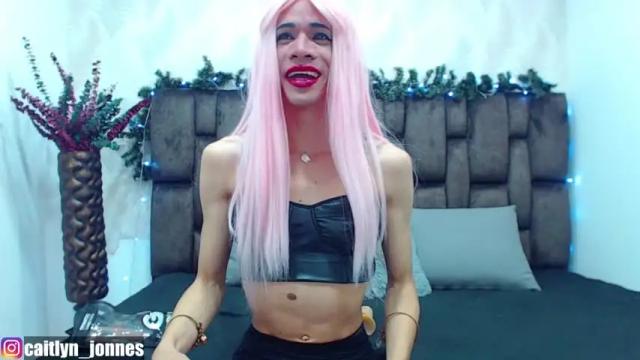 Image 3 of caitlyn_jonnes Stream on Chaturbate on 18 months ago