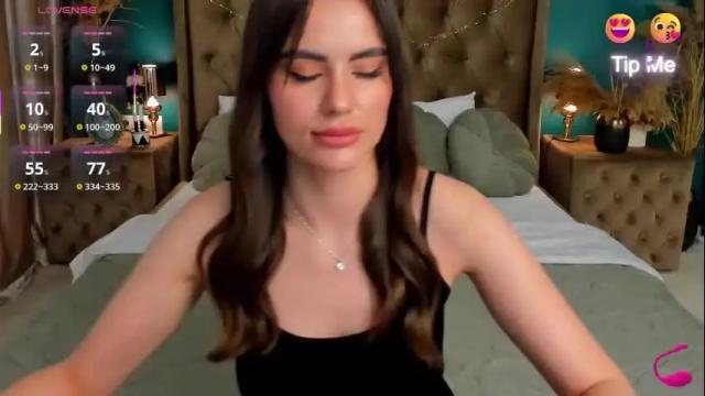 Image 3 of calimoon_ Stream on Chaturbate on 1 month ago
