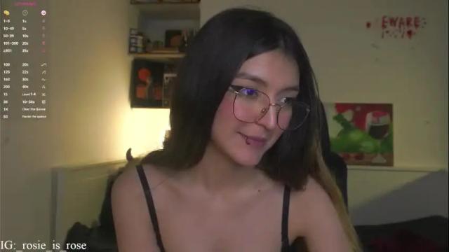 Image 4 of call_me_rosie Stream on Chaturbate on 27 days ago