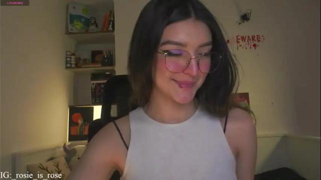 Image 2 of call_me_rosie Stream on Chaturbate on 17 days ago