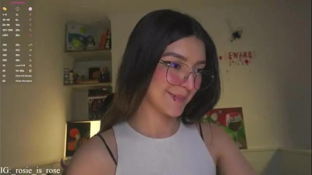 Image 7 of call_me_rosie Stream on Chaturbate on 17 days ago