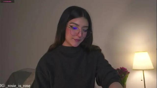 Image 2 of call_me_rosie Stream on Chaturbate on 14 days ago