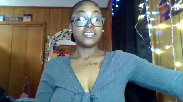Image 3 of callherpretty Stream on Chaturbate on 18 months ago