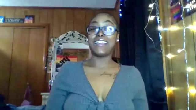Image 4 of callherpretty Stream on Chaturbate on 18 months ago