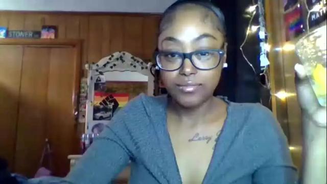 Image 6 of callherpretty Stream on Chaturbate on 18 months ago