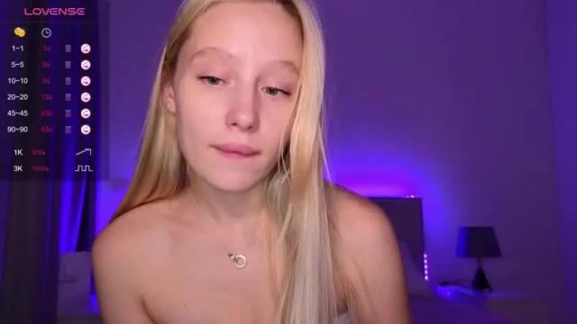 Image 7 of callme_star Stream on Chaturbate on 16 months ago