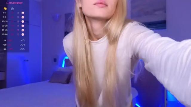Image 2 of callme_star Stream on Chaturbate on 16 months ago