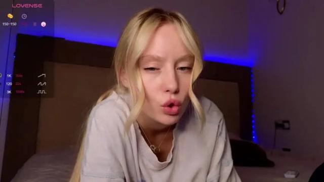 Image 12 of callme_star Stream on Chaturbate on 15 months ago