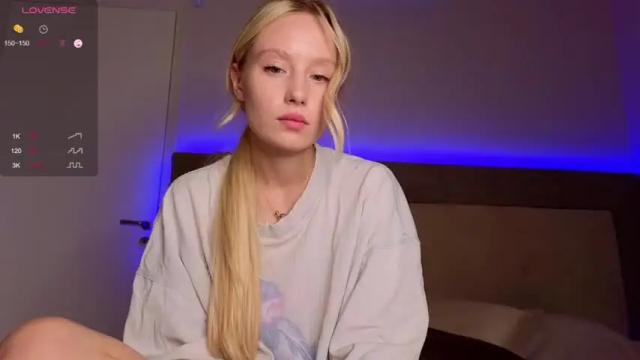 Image 3 of callme_star Stream on Chaturbate on 15 months ago