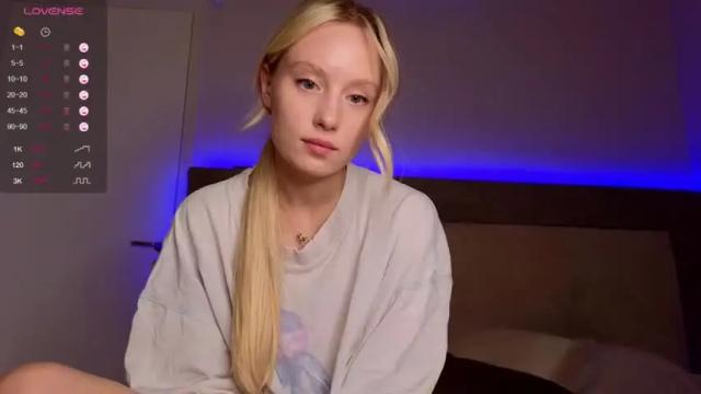 Image 4 of callme_star Stream on Chaturbate on 15 months ago