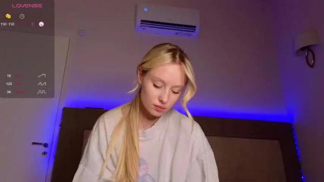 Image 7 of callme_star Stream on Chaturbate on 15 months ago