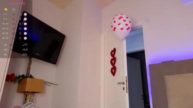Image 4 of callme_star Stream on Chaturbate on 15 months ago