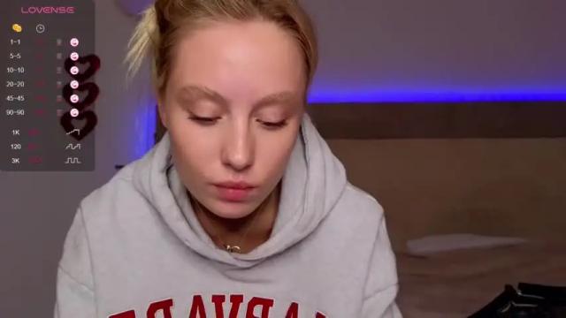 Image 2 of callme_star Stream on Chaturbate on 15 months ago