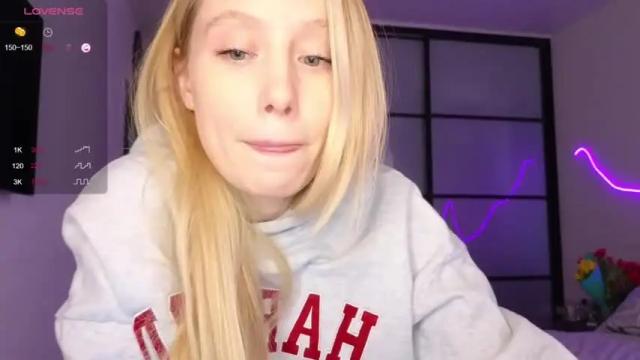 Image 11 of callme_star Stream on Chaturbate on 14 months ago