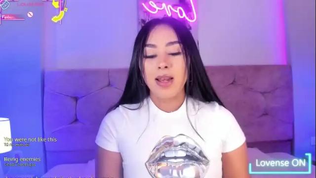 Image 2 of cameliaa_smiith Stream on Chaturbate on 11 days ago