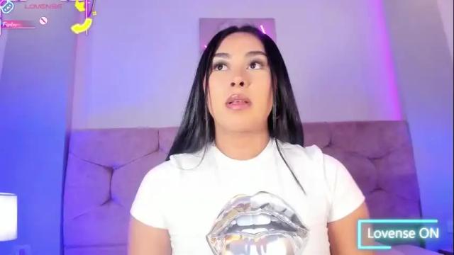 Image 3 of cameliaa_smiith Stream on Chaturbate on 11 days ago
