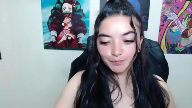 Image 8 of cameliasaenz Stream on Chaturbate on 13 months ago
