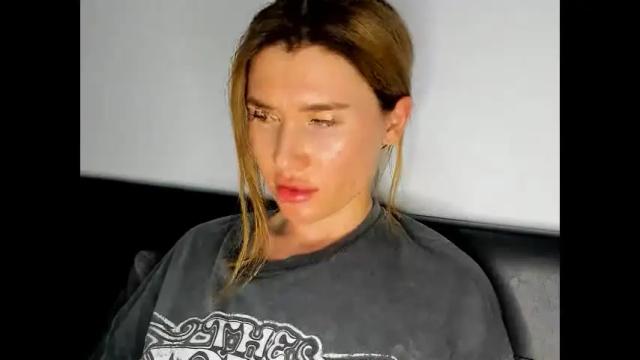 Image 10 of cameron_kitty Stream on Chaturbate on 8 months ago