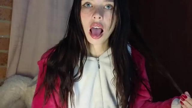 Image 3 of cami_casti777 Stream on Chaturbate on 13 months ago