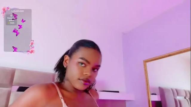 Image 6 of camiestrada Stream on Chaturbate on 1 month ago