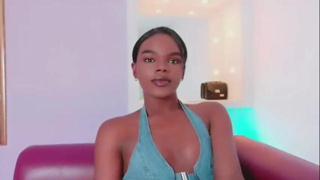 Image 2 of camiestrada Stream on Chaturbate on 24 days ago