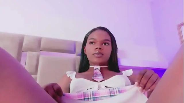 Image 6 of camiestrada Stream on Chaturbate on 20 days ago