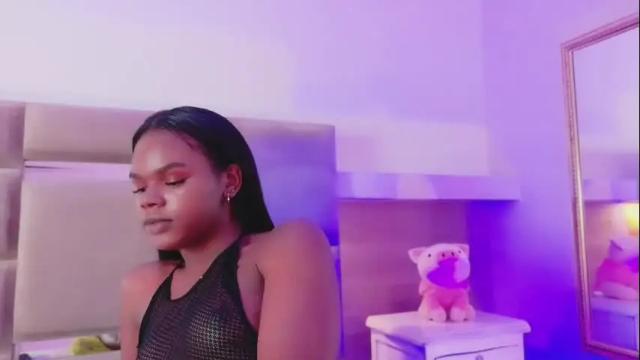 Image 2 of camiestrada Stream on Chaturbate on 18 days ago