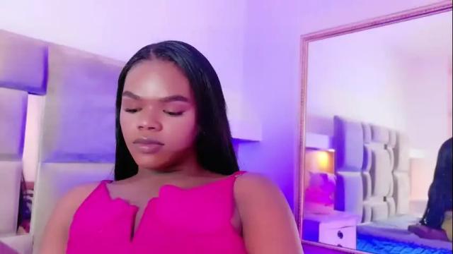 Image 10 of camiestrada Stream on Chaturbate on 14 days ago