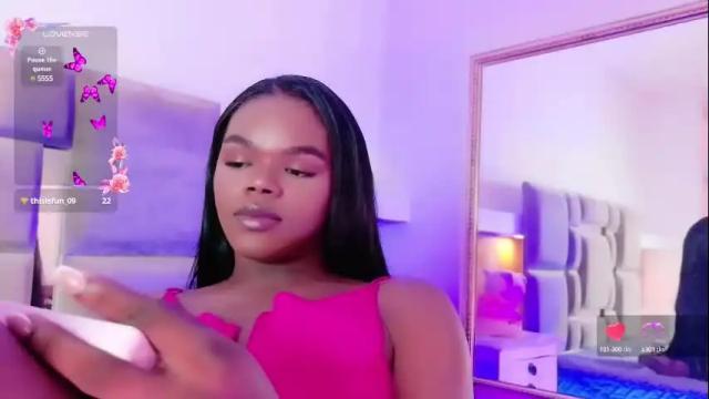 Image 11 of camiestrada Stream on Chaturbate on 14 days ago