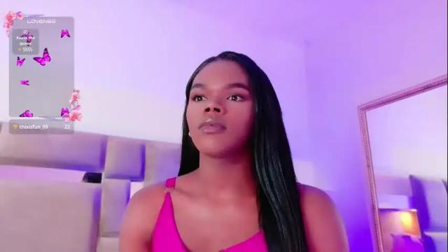 Image 2 of camiestrada Stream on Chaturbate on 14 days ago
