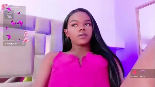 Image 4 of camiestrada Stream on Chaturbate on 14 days ago