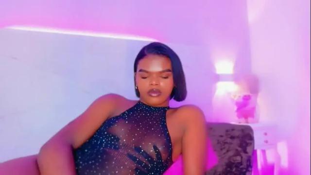 Image 12 of camiestrada Stream on Chaturbate on 2 months ago