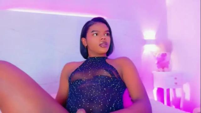 Image 3 of camiestrada Stream on Chaturbate on 2 months ago