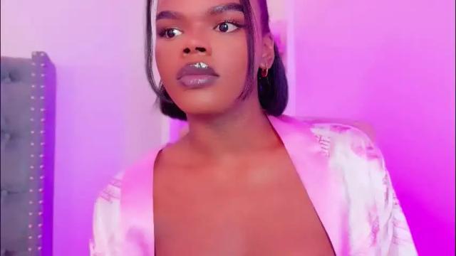 Image 2 of camiestrada Stream on Chaturbate on 1 month ago