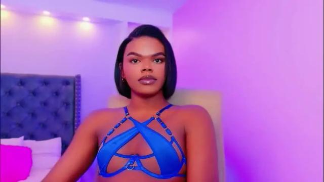 Image 6 of camiestrada Stream on Chaturbate on 1 month ago