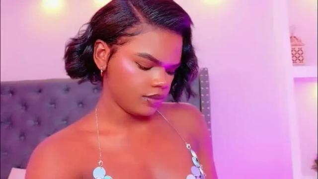 Image 10 of camiestrada Stream on Chaturbate on 1 month ago