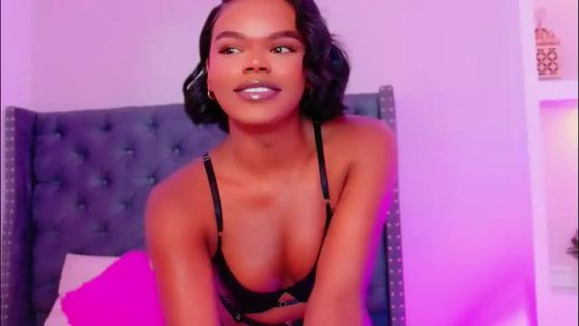 Image 4 of camiestrada Stream on Chaturbate on 1 month ago