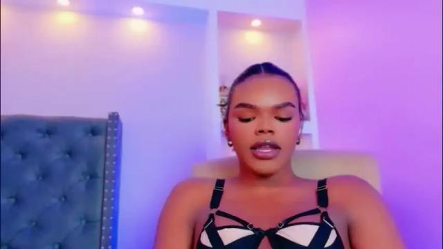 Image 6 of camiestrada Stream on Chaturbate on 1 month ago